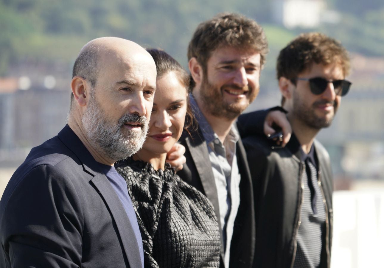 El elenco de la película ha posado en la terraza del Kursaal