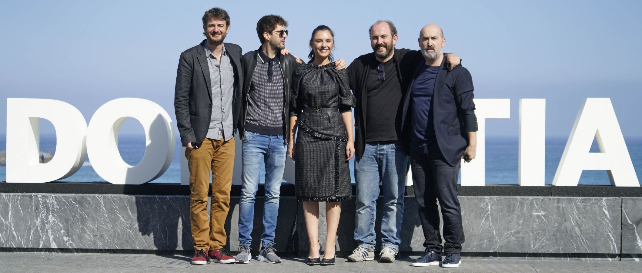 El elenco de la película ha posado en la terraza del Kursaal