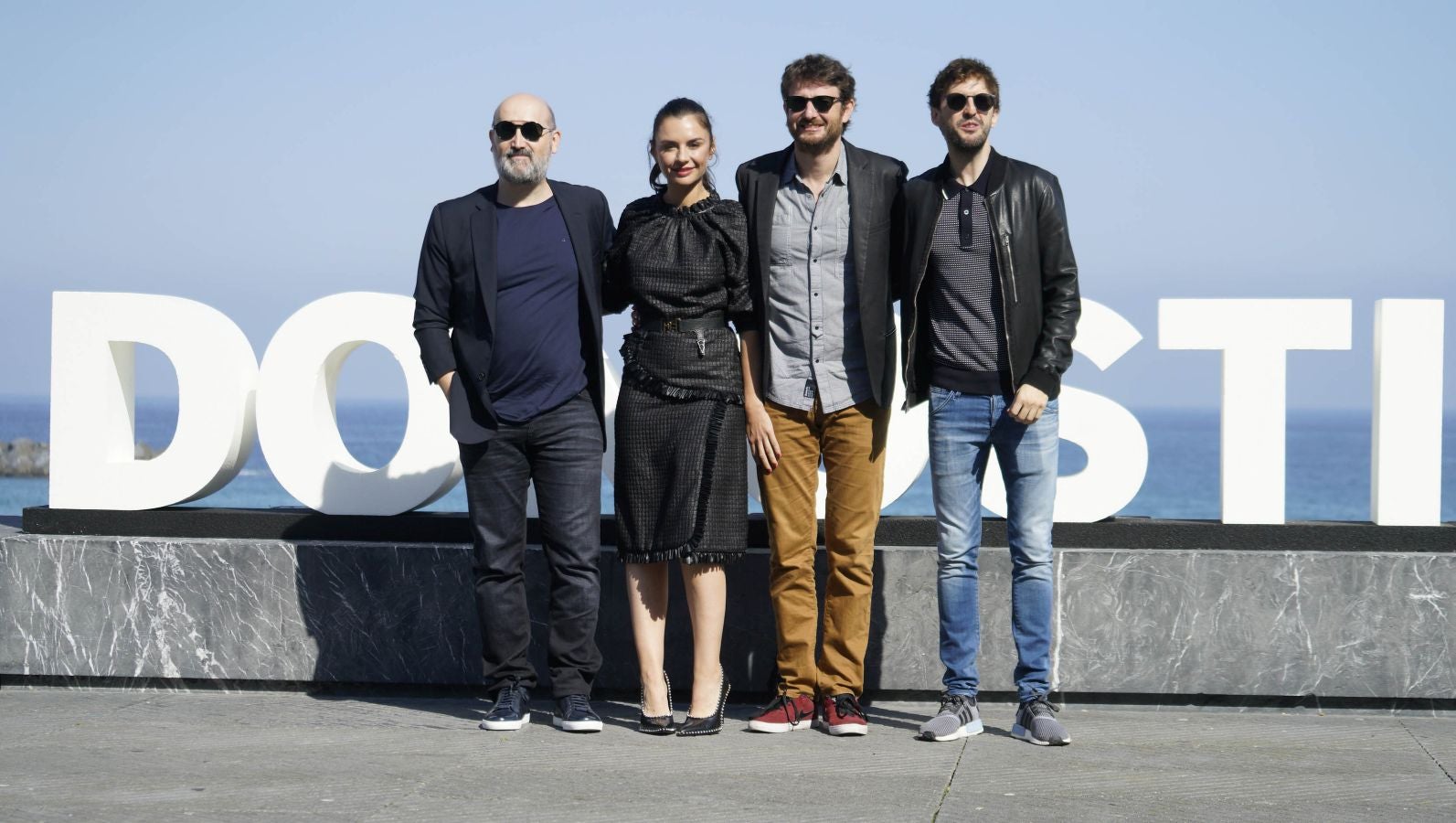 El elenco de la película ha posado en la terraza del Kursaal