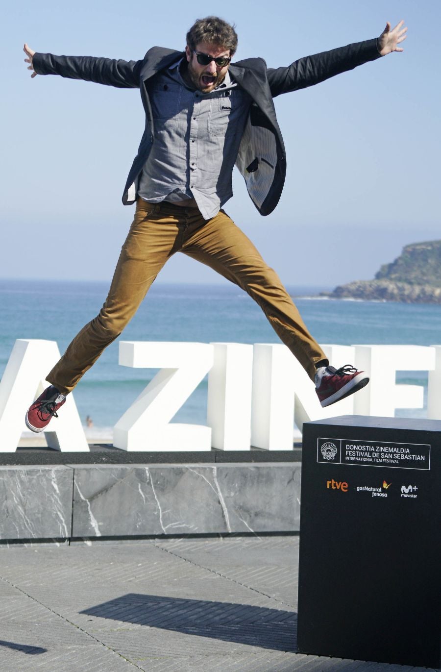 El elenco de la película ha posado en la terraza del Kursaal
