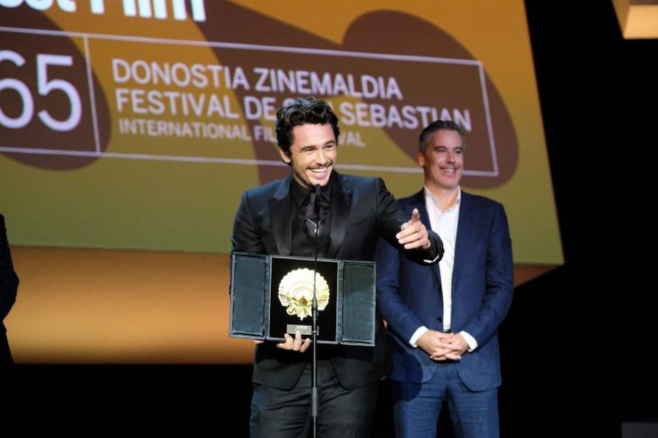 'The Disaster Artist', de James Franco, gana la Concha de Oro. La argentina Anahí Berneri ha sido galardonada con la Concha de Plata a la Mejor directora. El premio a mejor actriz ha sido para Sofía Gala y el de mejor actor para Bogdan Dumitrache. La película 'Handia' ha recibido por unanimidad el Premio Especial del Jurado.