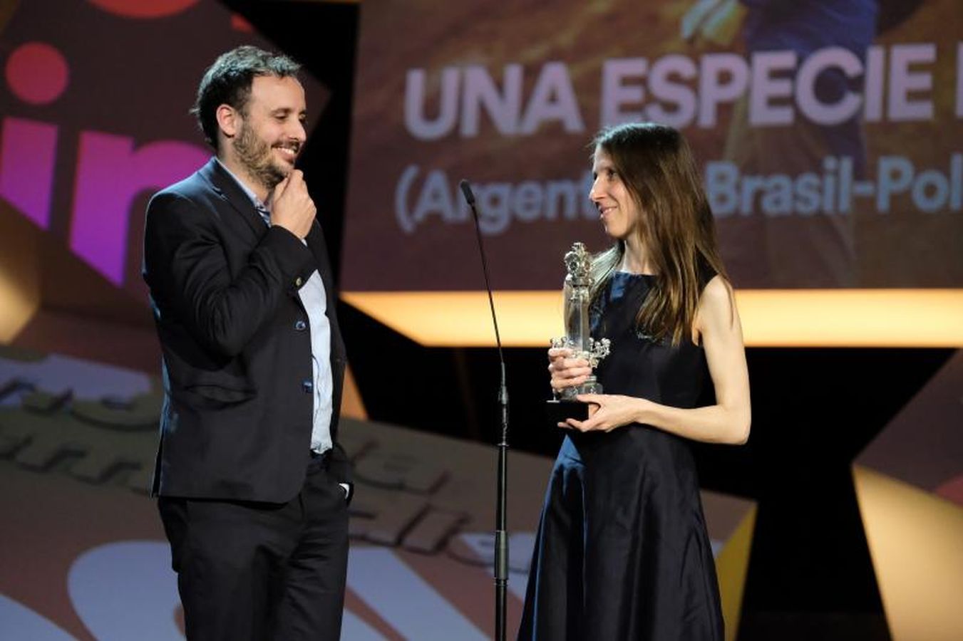 'The Disaster Artist', de James Franco, gana la Concha de Oro. La argentina Anahí Berneri ha sido galardonada con la Concha de Plata a la Mejor directora. El premio a mejor actriz ha sido para Sofía Gala y el de mejor actor para Bogdan Dumitrache. La película 'Handia' ha recibido por unanimidad el Premio Especial del Jurado.