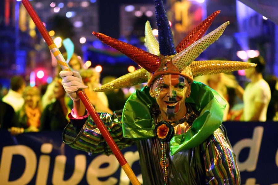 Miles de personas participan en la Marcha por la Diversidad, que se realiza en la principal avenida de Montevideo, Uruguay. El lema de este año «Lucha y resistencia» marca el reclamo de mayores derechos para las personas transexuales.