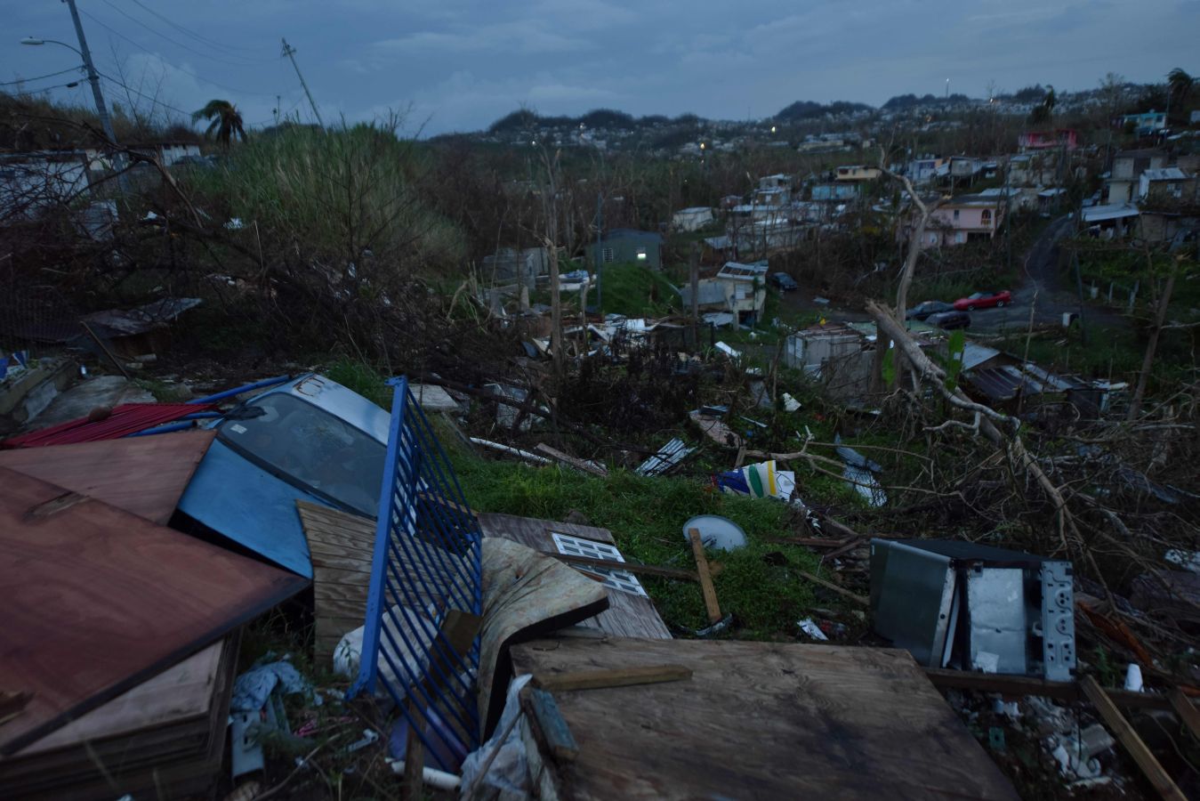 La isla quedó devastada tras el paso del huracán. Hay localidades que aún no tienen luz ni agua potable y los accesos por carretera son complicados en algunos puntos. Las imágenes hablan por sí solas