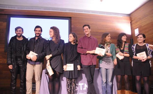 Premiados de la tercera edición del concurso posando en el Museo San Telmo. 