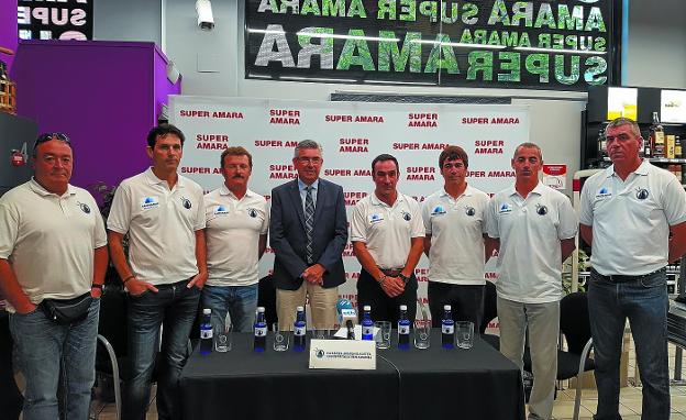 Renovación. El Staff técnico de Donostiarra en la presentación de ayer.