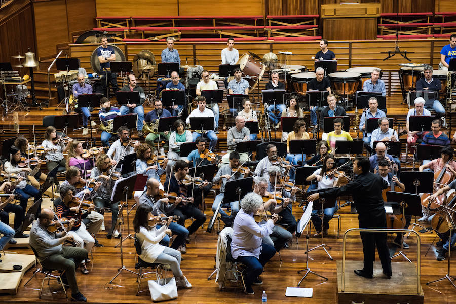 La Orquesta Sinfónica de San Sebastián, que actuará en la capital guipuzcoana el próximo viernes 13 y el lunes 16, afina su puesta a punto