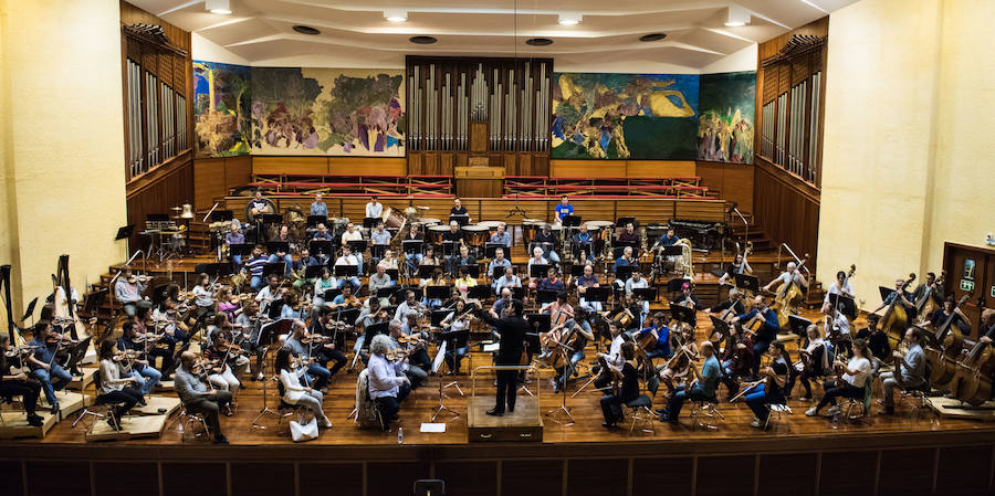 La Orquesta Sinfónica de San Sebastián, que actuará en la capital guipuzcoana el próximo viernes 13 y el lunes 16, afina su puesta a punto