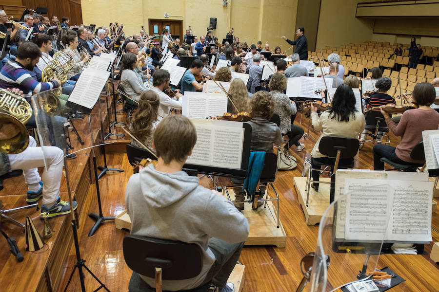 La Orquesta Sinfónica de San Sebastián, que actuará en la capital guipuzcoana el próximo viernes 13 y el lunes 16, afina su puesta a punto