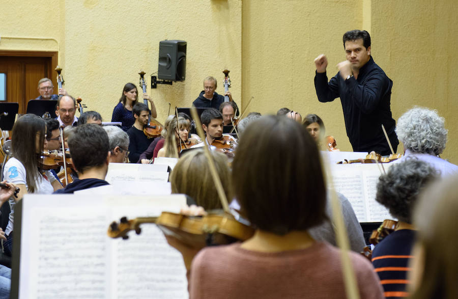 La Orquesta Sinfónica de San Sebastián, que actuará en la capital guipuzcoana el próximo viernes 13 y el lunes 16, afina su puesta a punto