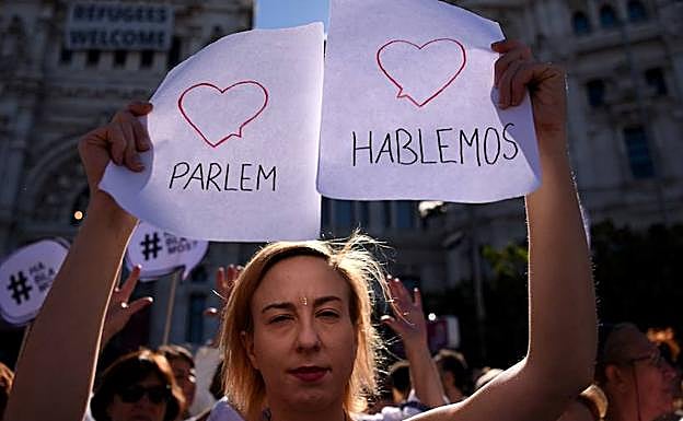 Manifestación en Cibeles a favor del diálogo. 