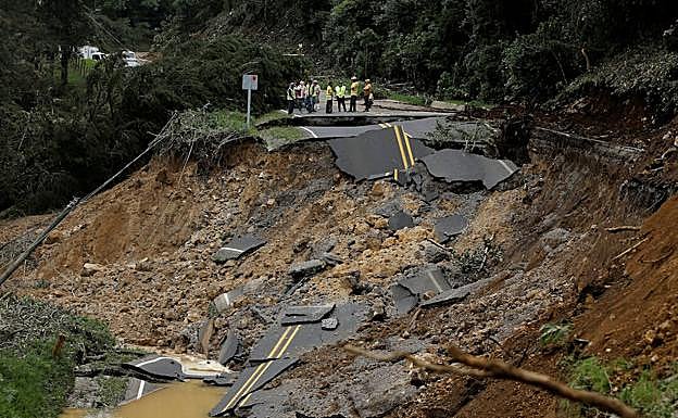 Carretera destrozada en Costa Rica tras el paso de 'Nate'. 