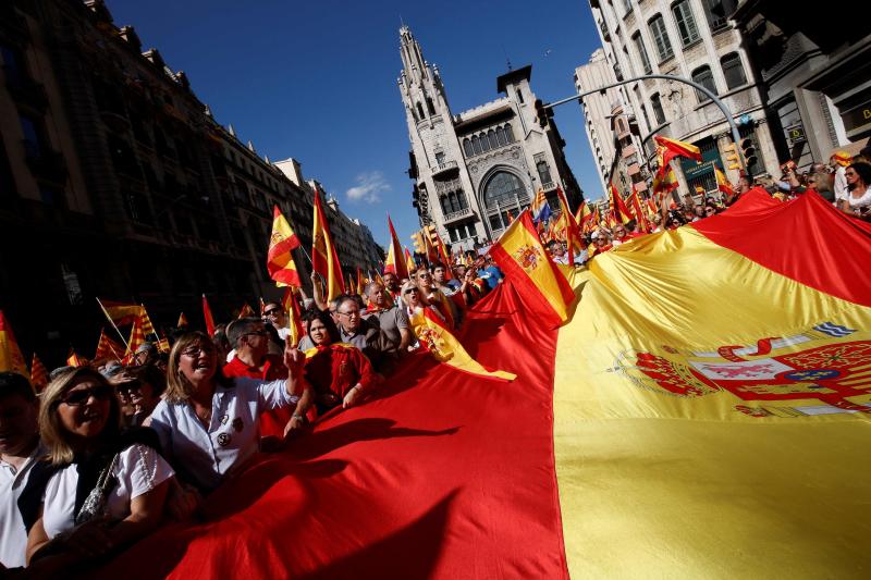 Miles de personas se conentran en la capital catalana para «recuperar la sensatez»