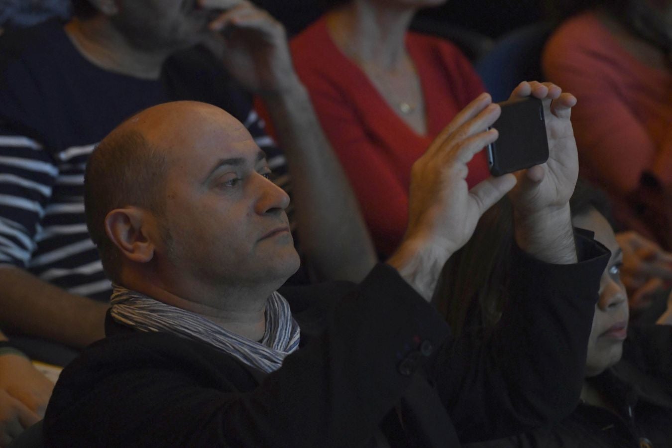 San Sebastian Gastronomika Euskadi Basque Country 2017 ha comenzado oficialmente este domingo mostrando todos los secretos de la cocina india, país invitado este año al congreso. El público ha abarrotado la sala de cámara del Kursaal para conocer los secretos de la cocina del país asiático, que ha podido degustarse a continuación.