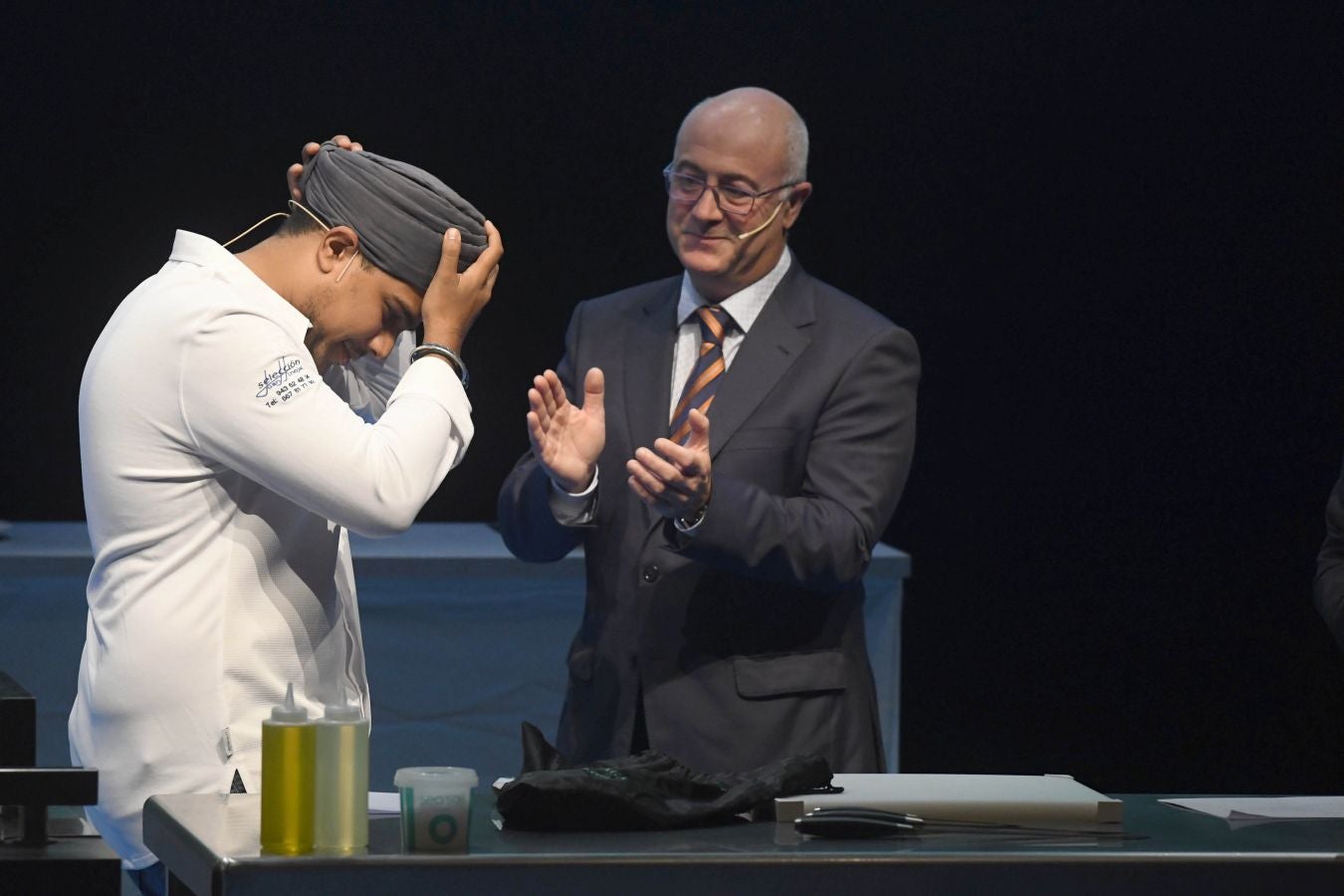 San Sebastian Gastronomika Euskadi Basque Country 2017 ha comenzado oficialmente este domingo mostrando todos los secretos de la cocina india, país invitado este año al congreso. El público ha abarrotado la sala de cámara del Kursaal para conocer los secretos de la cocina del país asiático, que ha podido degustarse a continuación.