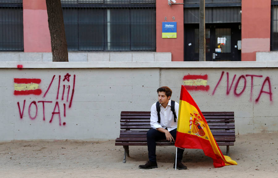 A partir de las 12:00 horas se concentran miles de personas en la capital catalana para «recuperar la sensatez»