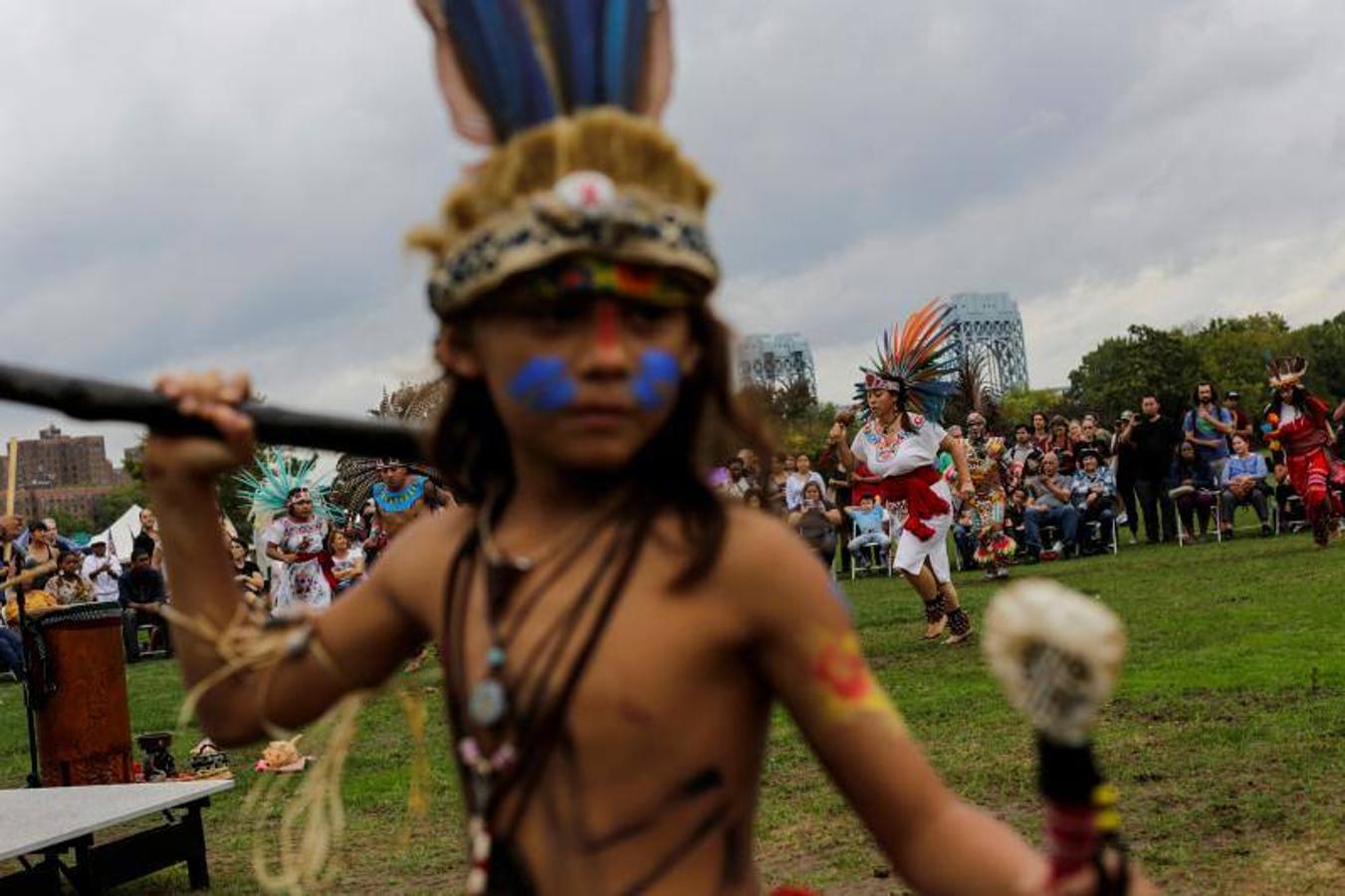 El festival del Día de los Pueblos Indígenas en la Isla Randalls, en Nueva York, Estados Unidos, se celebra como una contra historia al Día del Descubrimiento.