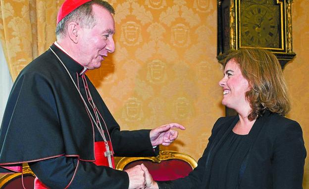 Soraya Sáenz de Santamaría y el secretario de Estado de la Santa Sede, Pietro Parolin.