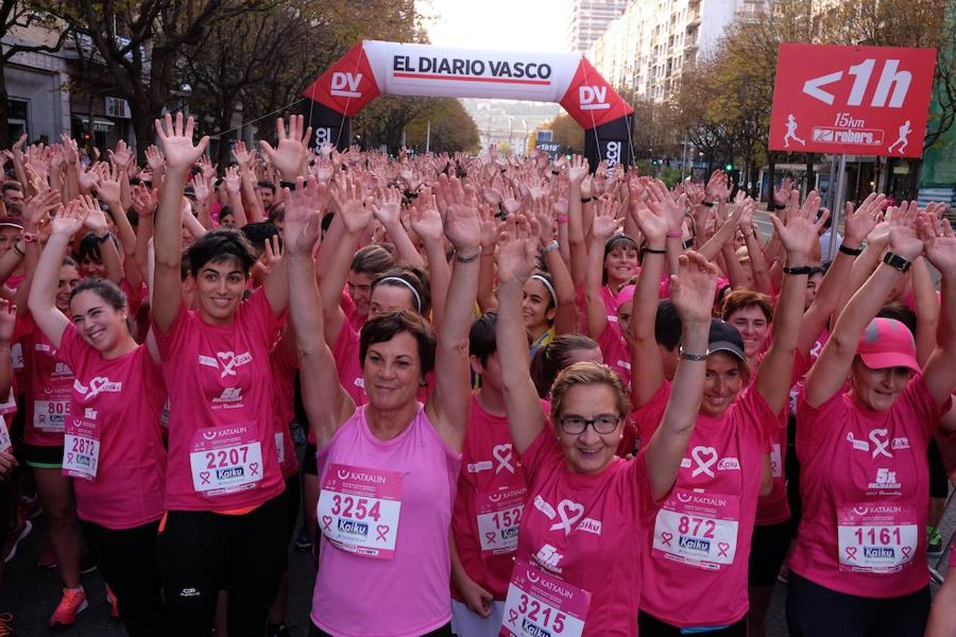 2.600 personas han participado este domingo en San Sebastián en la marcha 5k Katxalin, en solidaridad con las personas afectadas por el cáncer de mama