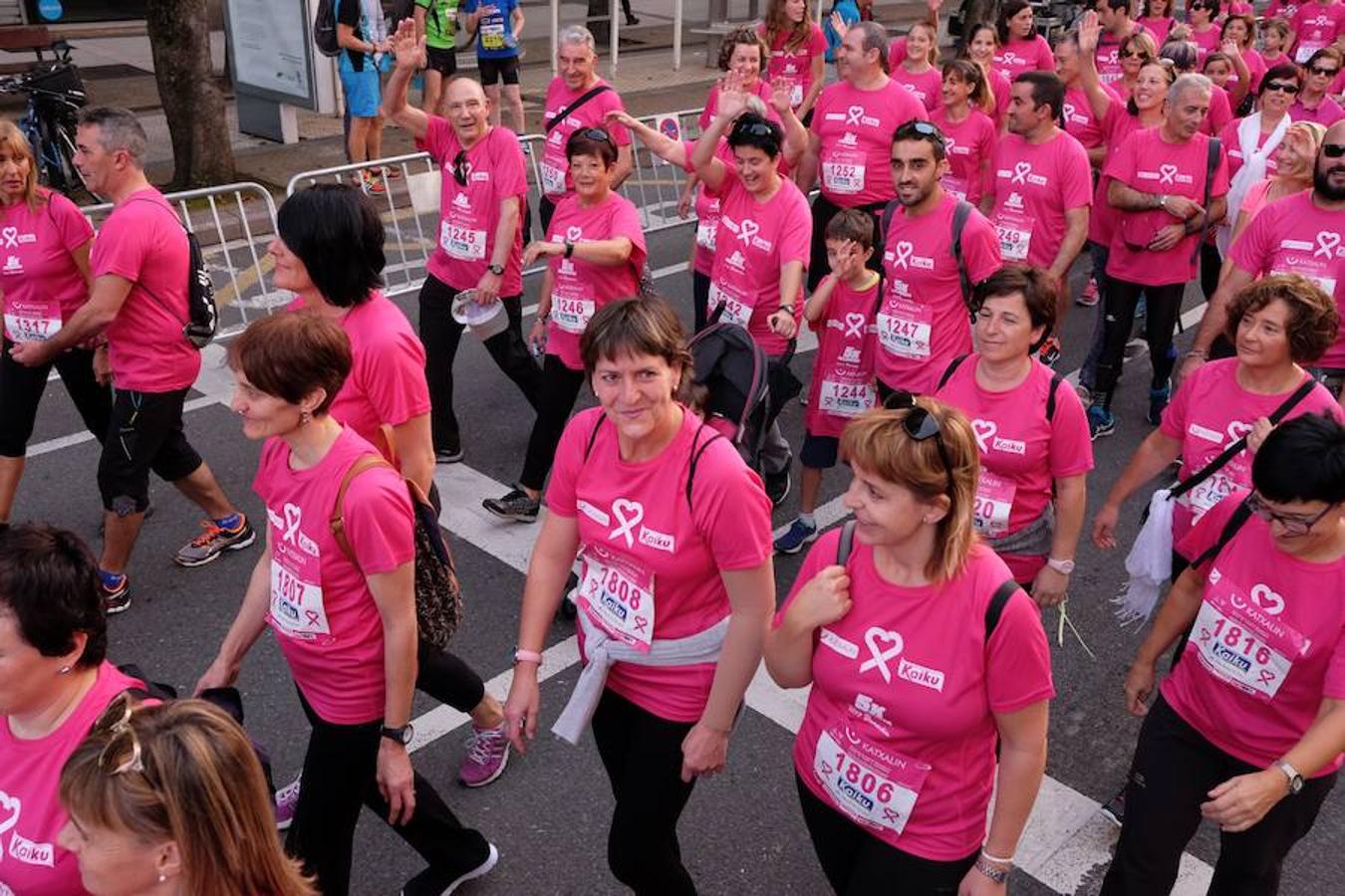 2.600 personas han participado este domingo en San Sebastián en la marcha 5k Katxalin, en solidaridad con las personas afectadas por el cáncer de mama