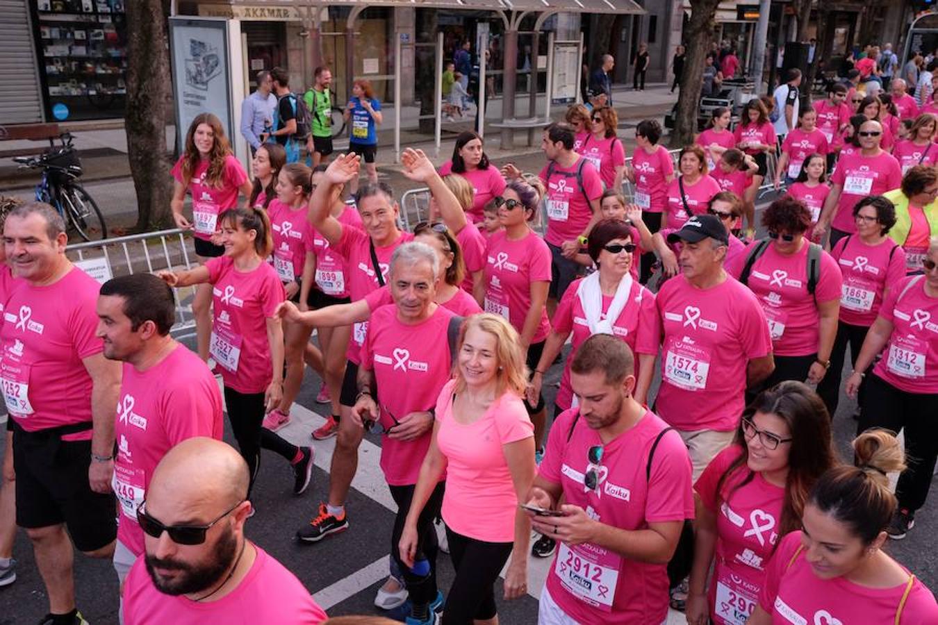 2.600 personas han participado este domingo en San Sebastián en la marcha 5k Katxalin, en solidaridad con las personas afectadas por el cáncer de mama