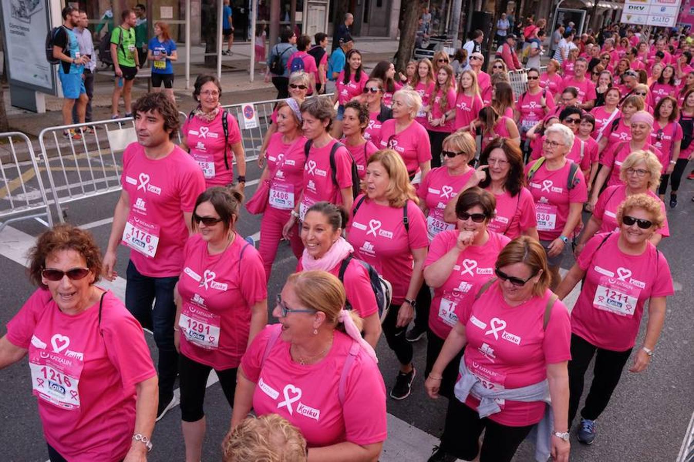 2.600 personas han participado este domingo en San Sebastián en la marcha 5k Katxalin, en solidaridad con las personas afectadas por el cáncer de mama