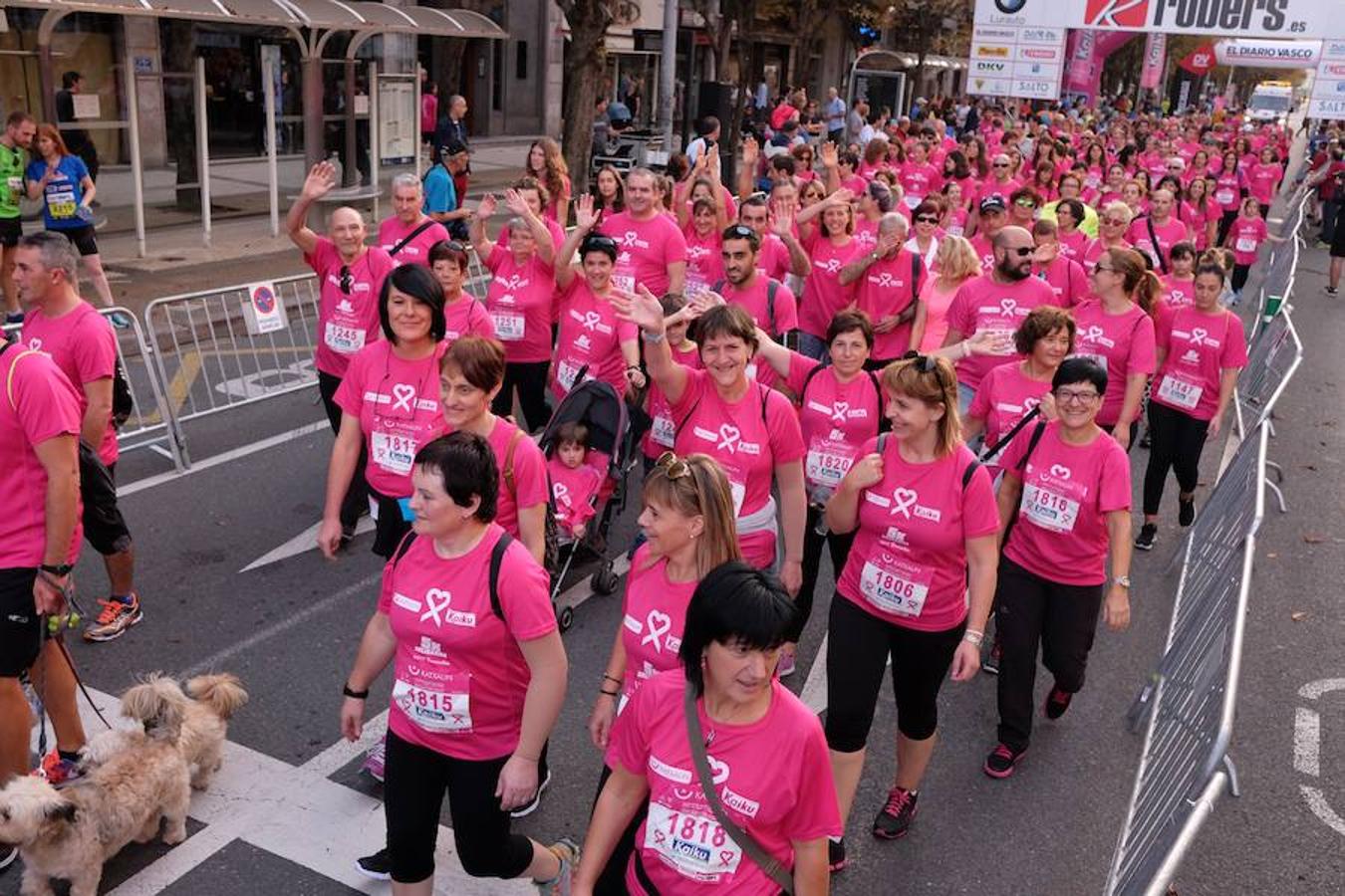 2.600 personas han participado este domingo en San Sebastián en la marcha 5k Katxalin, en solidaridad con las personas afectadas por el cáncer de mama