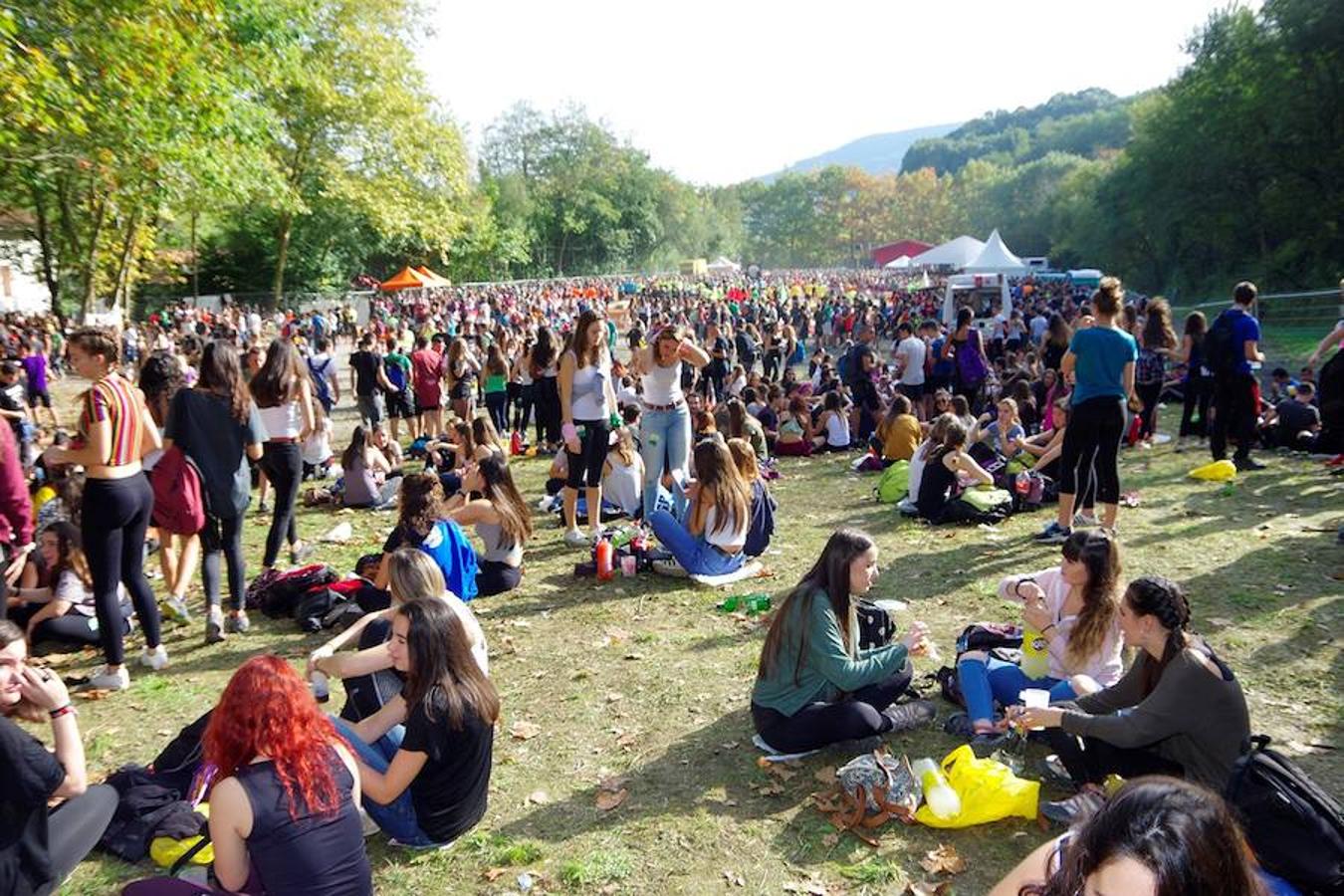 Una multitud acude a la localidad navarra para protagonizar una jornada tan festiva como reivindicativa