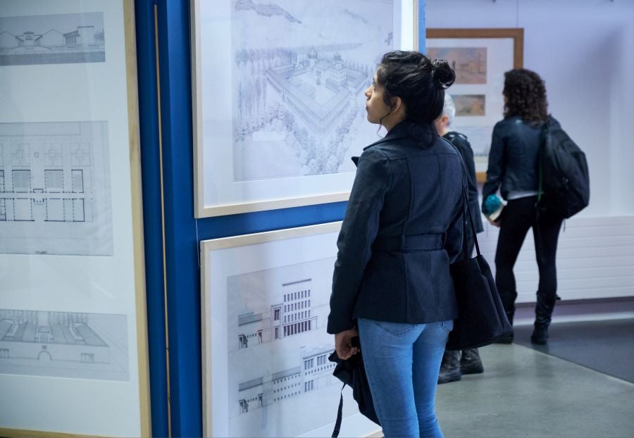 La facultad de Arquitectura de la UPV acoge una exposición dedicada a los arquitectos y catedráticos Manuel Iñiguez Villanueva y Alberto Ustarroz Calatayud que recorre su extensa carrera como arquitectos y profesores durante más de 40 años. 
