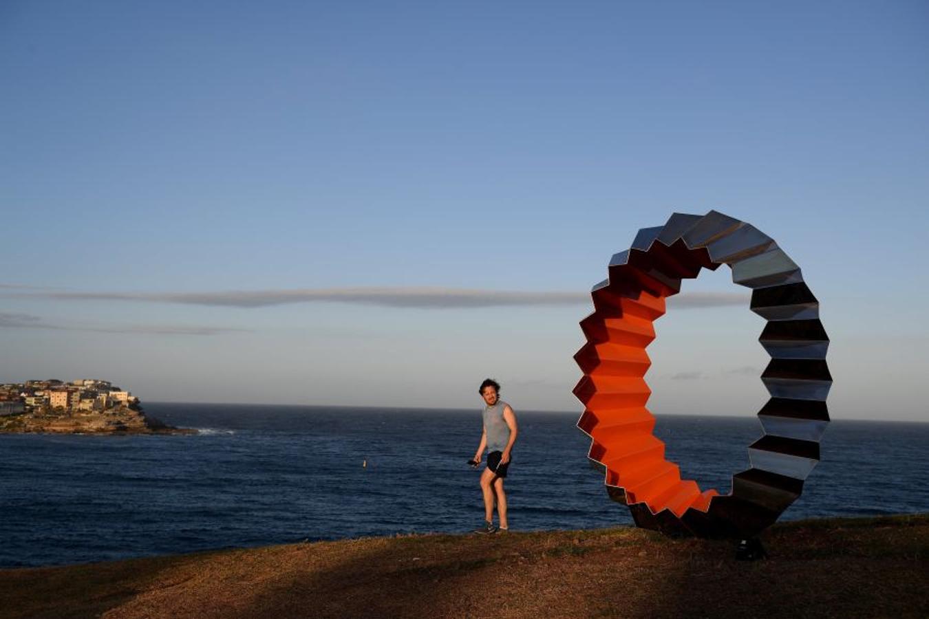 Artistas de todo el mundo exponen sus obras en 'Sculpture by de Sea', la mayor muestra de esculturas al aire libre a nivel mundial