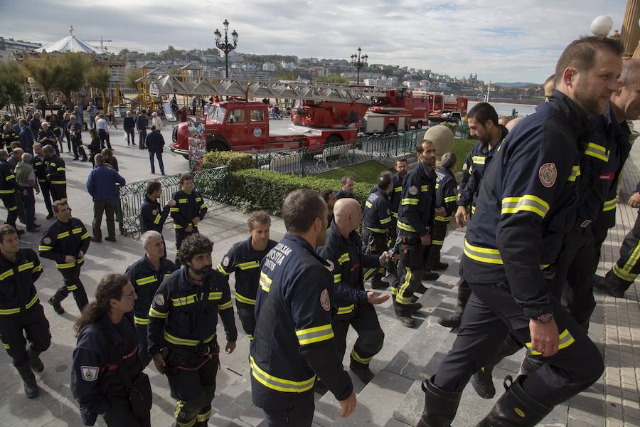 El alcalde de San Sebastián, Eeneko Goia, destaca que los bomberos son «el pilar de la seguridad y la tranquilidad» de la ciudad.