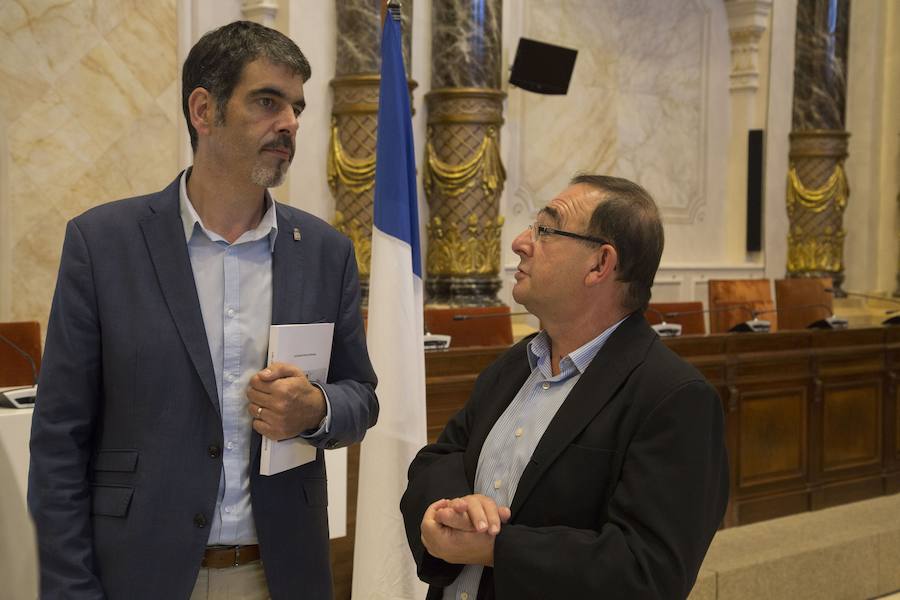 El alcalde de San Sebastián, Eeneko Goia, destaca que los bomberos son «el pilar de la seguridad y la tranquilidad» de la ciudad.