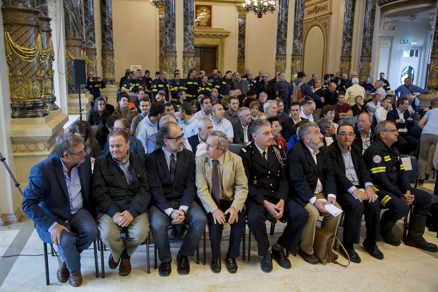 El alcalde de San Sebastián, Eeneko Goia, destaca que los bomberos son «el pilar de la seguridad y la tranquilidad» de la ciudad.