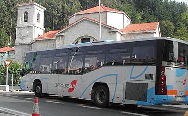 Euskotren modificará mañana el recorrido de sus autobuses en Eibar y el lunes en Zumaia