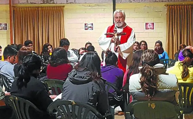 Josetxo García celebrando una misa en Ecuador.