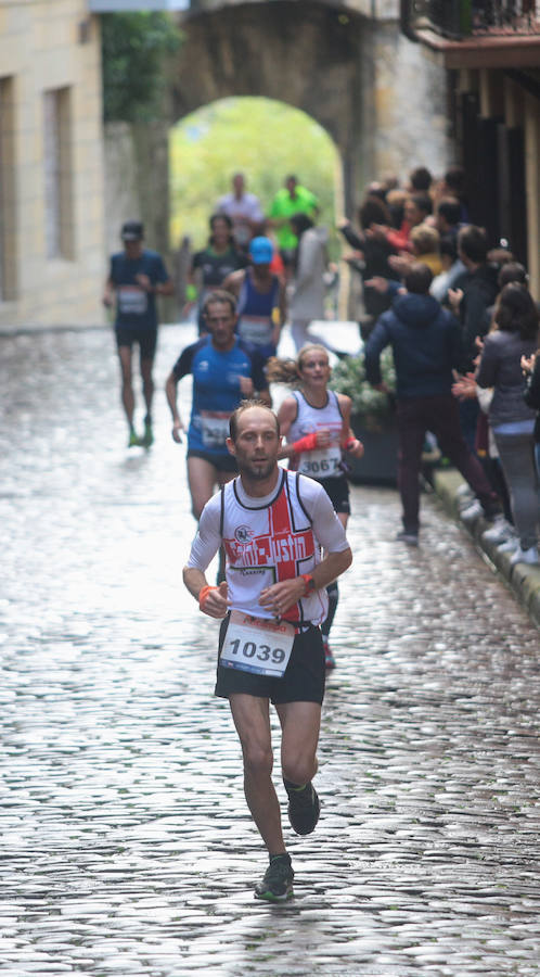 Dos atletas franceses se apuntaron la victoria del bonito pero exigente medio maratón Donibane Lohizune-Hondarribia. En categoría masculina el triunfo recayó en José Manuel Dias con un tiempo de 1h11:01, mientras que Anne Tabarant se volvió a enfundar la txapela en esta ocasión con 1h23:53, mejorando el 1h25:54 de la pasada edición. 