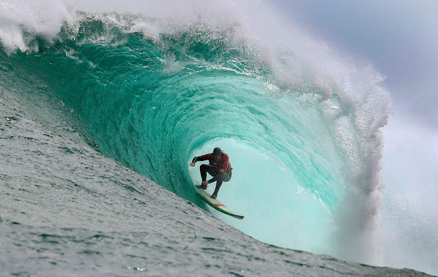 Surferos surcaron olas de hasta 5 metros como parte del tornero Rebel Sessions 2017