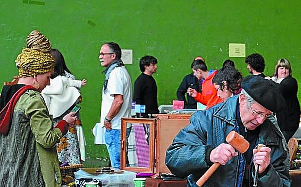 Artesanos en el frontón de Altzate. 