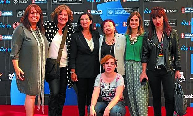 Bertha Gaztelumendi acompañada por parte del equipo de la película, en el Zinemaldia.