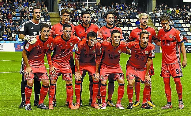 Once titular. Toño posa junto al resto de compañeros que jugaron de inicio ante el Lleida en el Camp d'Sports. 