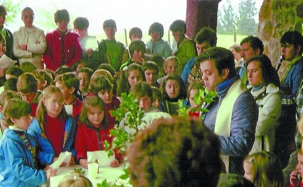 Hace 35 años. Imágenes del acto de inauguración del refugio correspondientes al 24 de octubre de 1982, conservadas por la asociación Lakiola Kimu-Berri. 