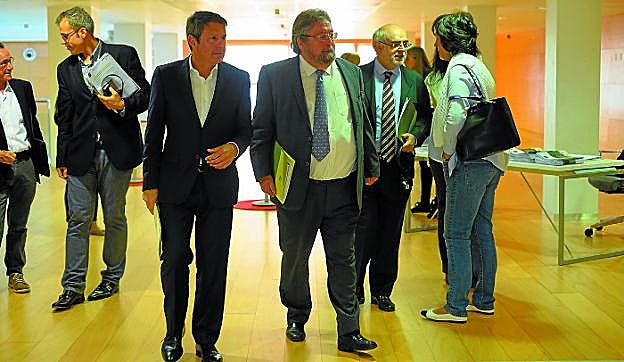 José Antonio Santano y Manuel Lezertua, instantes antes del inicio de la jornada en Ficoba. 