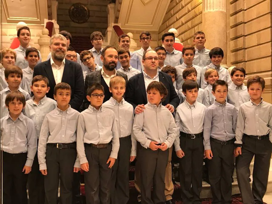 Homenaje de la Diputación a la Escolanía del Coro Easo en su 25 aniversario