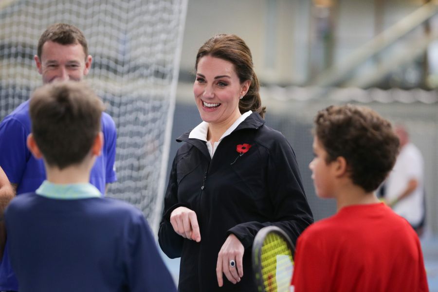 La Duquesa de Cambridge ha participado en una visita al centro nacional de tenis de Gran Bretaña donde fue informada sobre las últimas actividades y objetivos de la organizació.