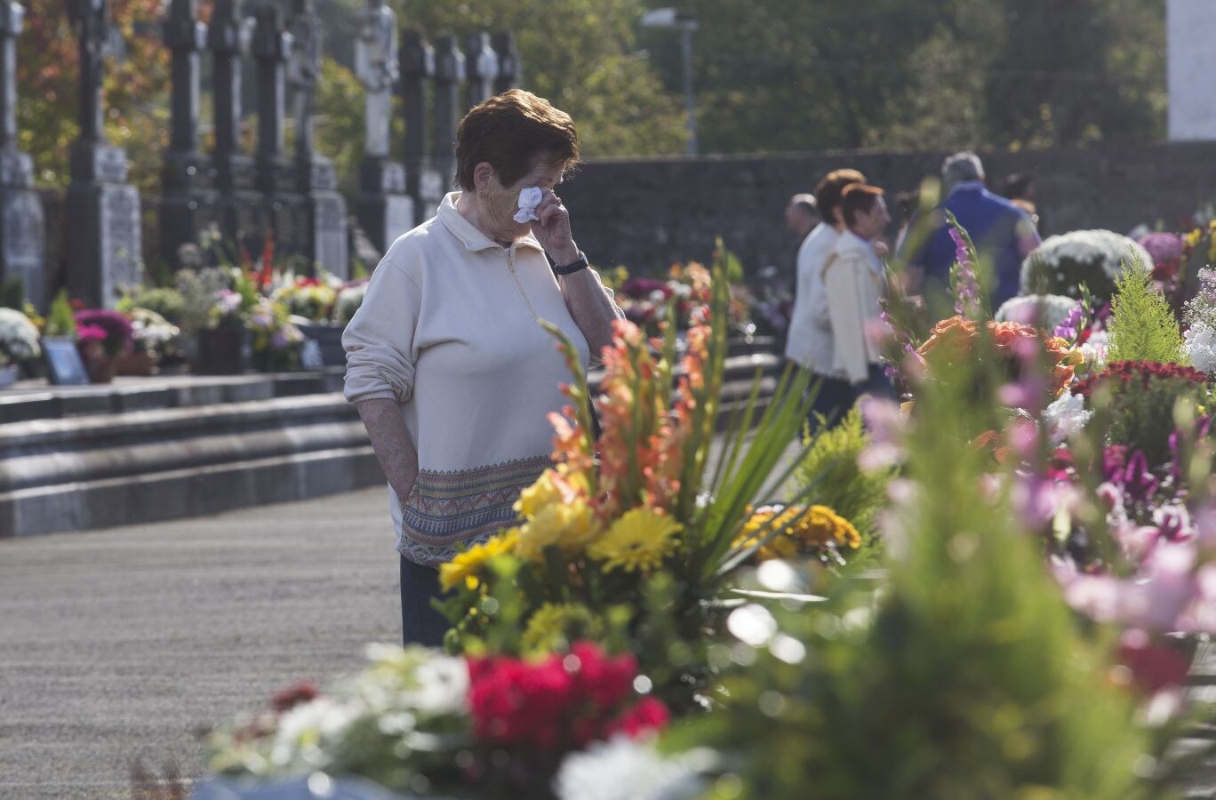 Multitud de guipuzcoanos se han acercado a los cementerios para recordar a sus seres queridos fallecidos