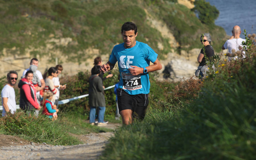 Cerca de 300 atletas participaron en la travesía del Memorial Beñat Elzo y otros 750 pasearon por el bonito paraje de la Talaia Bidea. Iker Oliveri y Claudia Behobide vencen en la Urban Trail de Hondarribia.