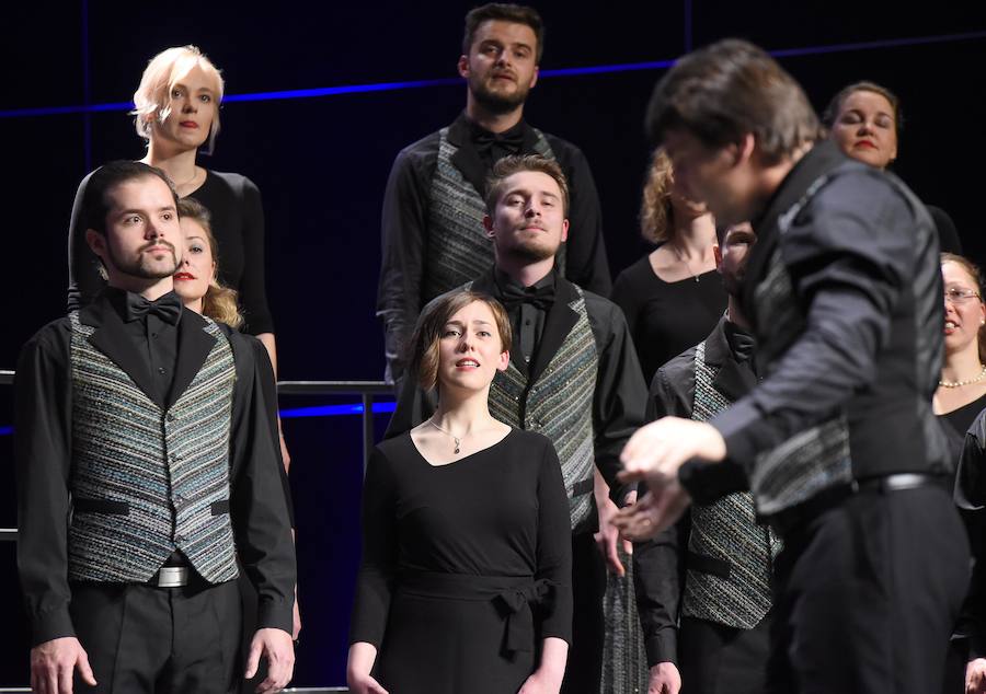 Este ‘concurso de concursos’, en el que han competido las corales ganadoras el año pasado en los mejores certámenes europeos, ha abierto este miércoles el certamen coral de Tolosa