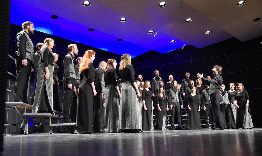 Este ‘concurso de concursos’, en el que han competido las corales ganadoras el año pasado en los mejores certámenes europeos, ha abierto este miércoles el certamen coral de Tolosa