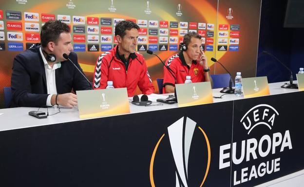 La rueda de prensa del entrenador del Vardar, Cedomir ‘Cede’ Janevski, y el jugador brasileño Juan Felipe Alves 