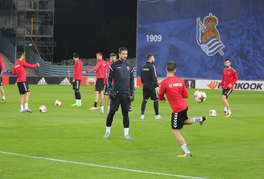 Los jugadores del Vardar se han entrenado este miércoles por la tarde en Anoeta para preparar el encuentro de este jueves contra la Real Sociedad dentro de la Europa League.